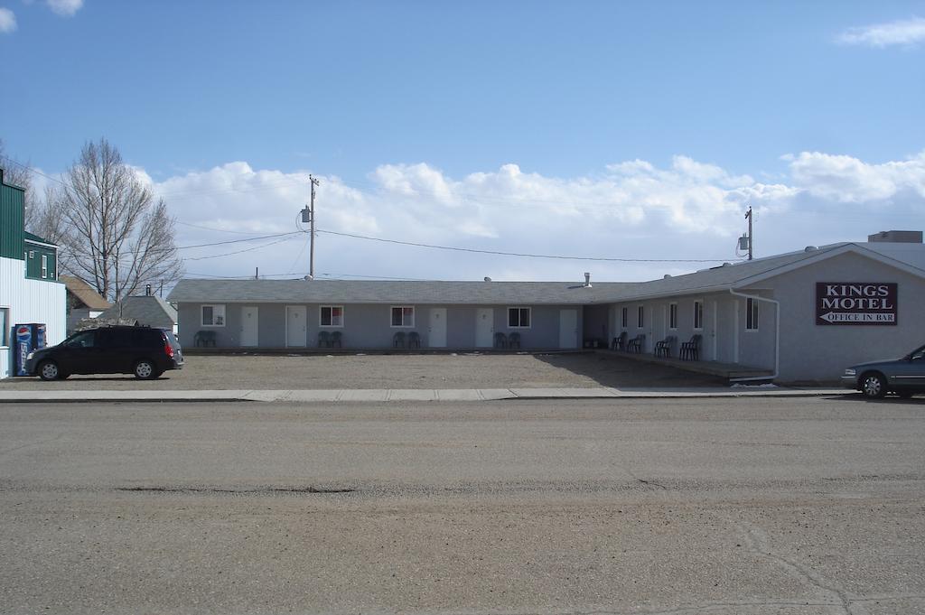 King'S Hotel & Motel By Elevate Rooms Shaunavon Exteriör bild