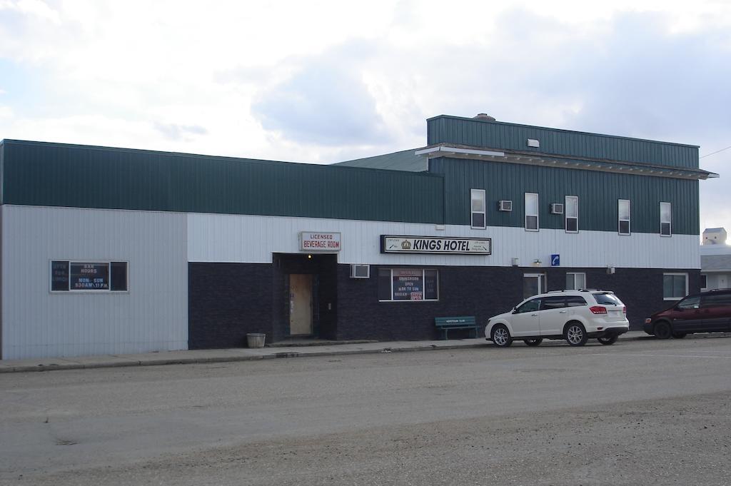 King'S Hotel & Motel By Elevate Rooms Shaunavon Exteriör bild