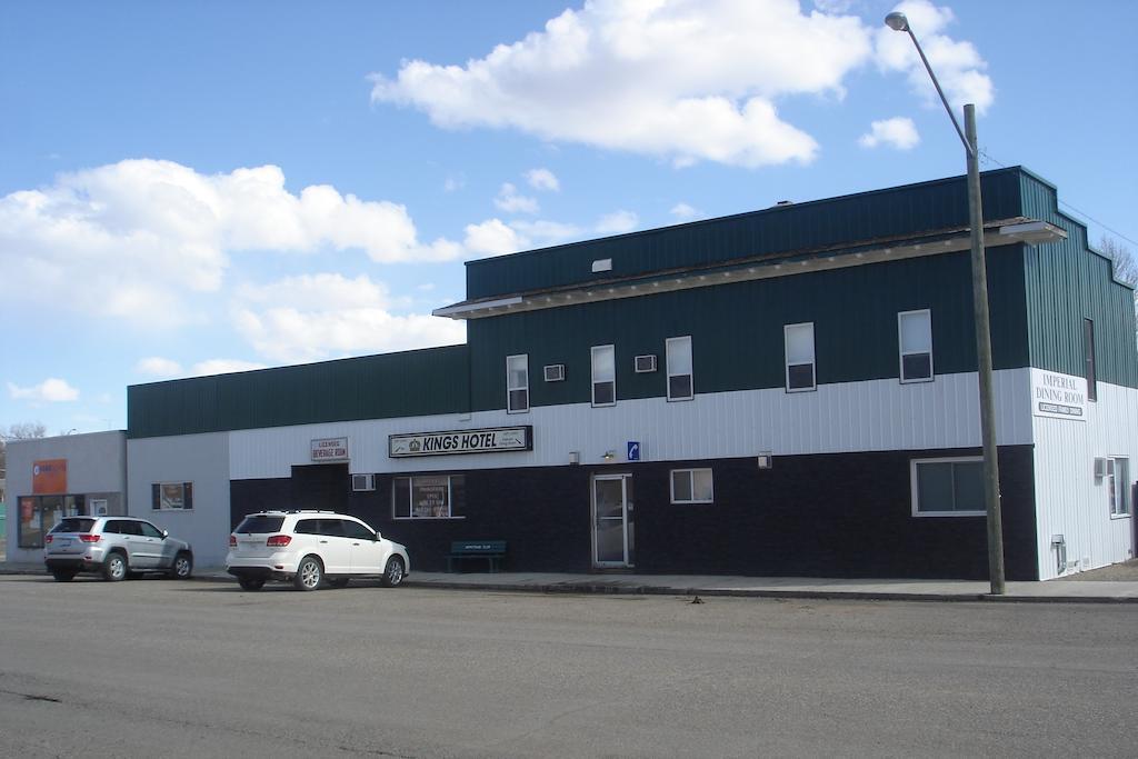 King'S Hotel & Motel By Elevate Rooms Shaunavon Exteriör bild