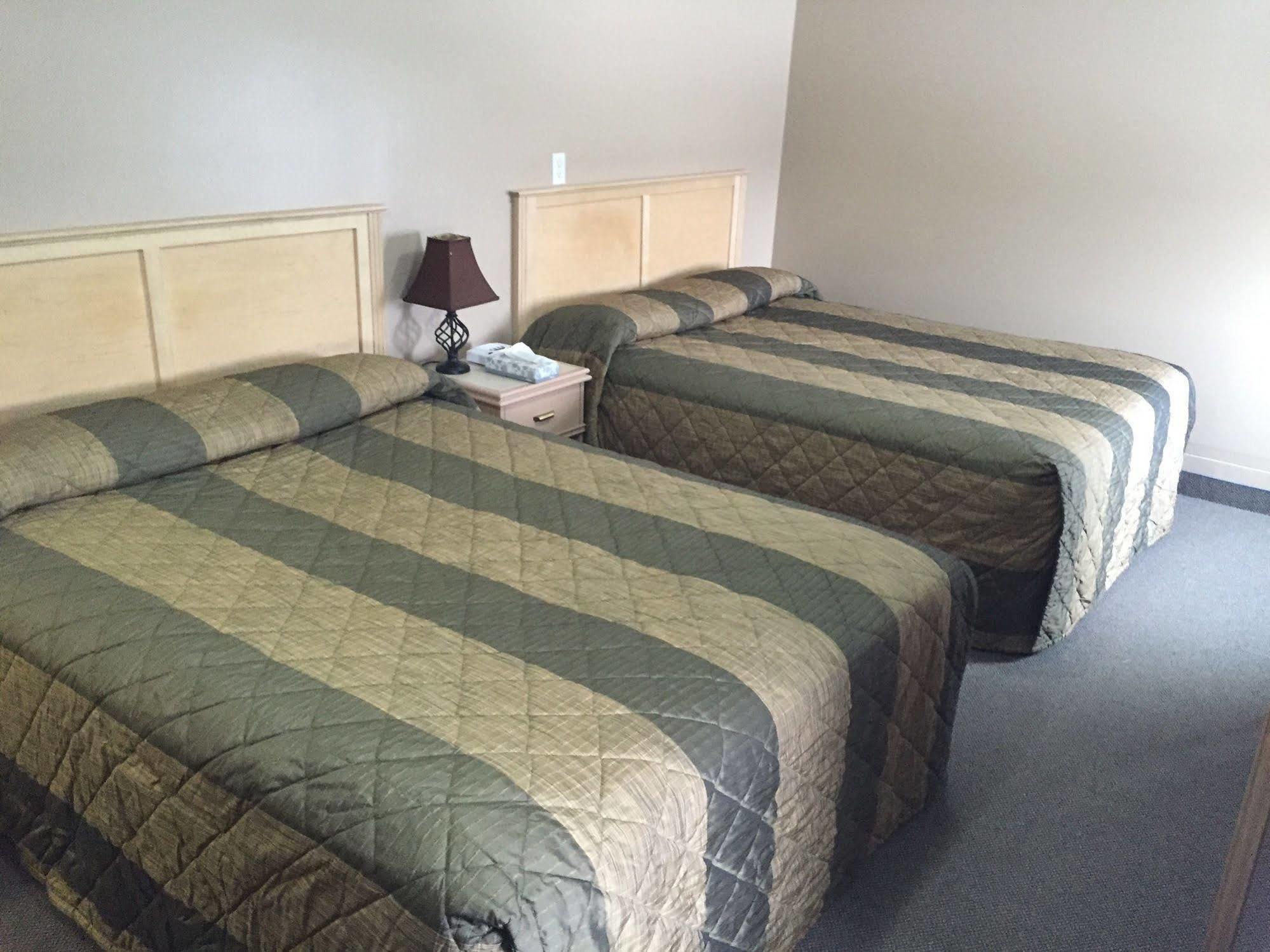 King'S Hotel & Motel By Elevate Rooms Shaunavon Exteriör bild