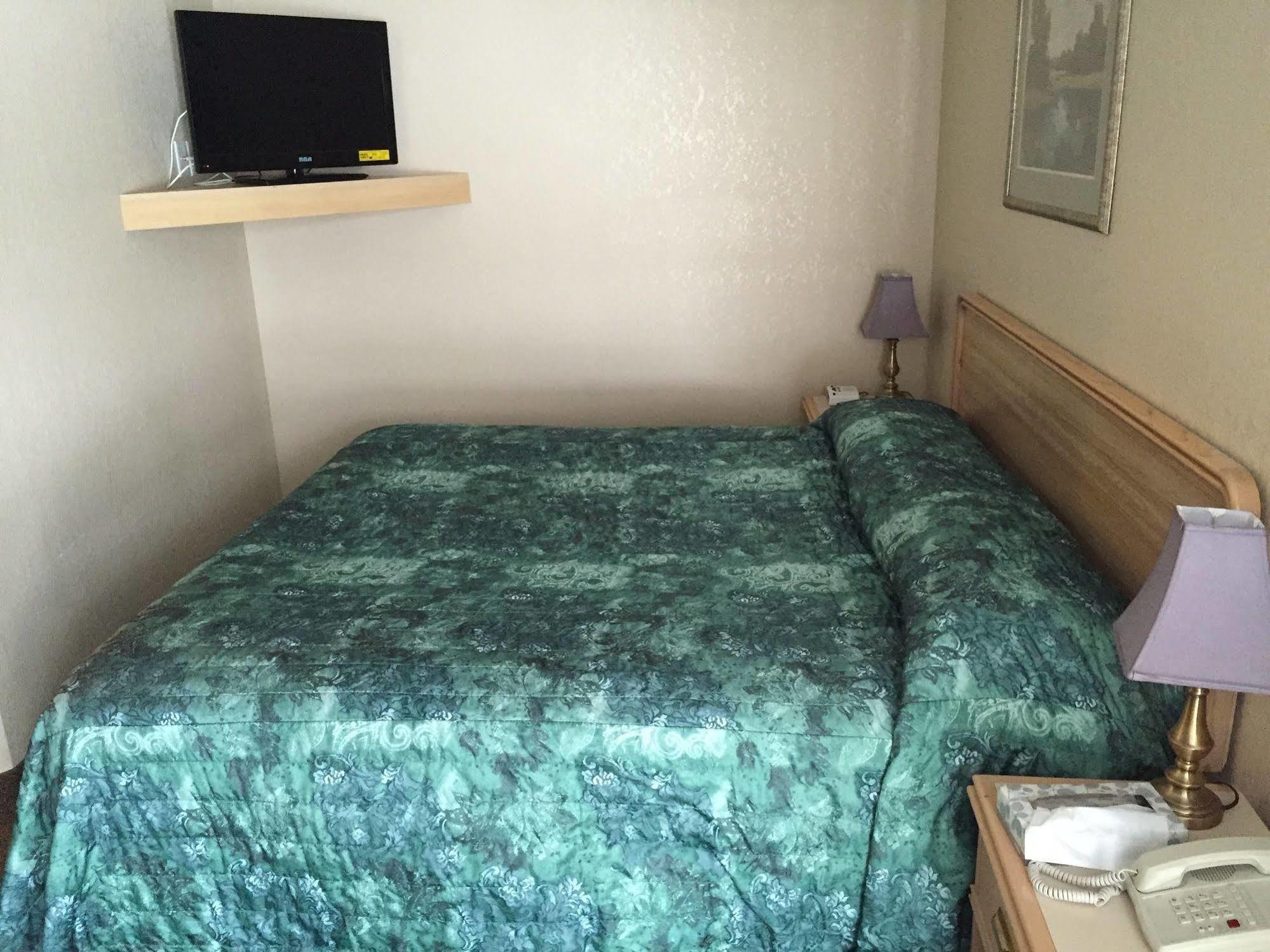 King'S Hotel & Motel By Elevate Rooms Shaunavon Exteriör bild
