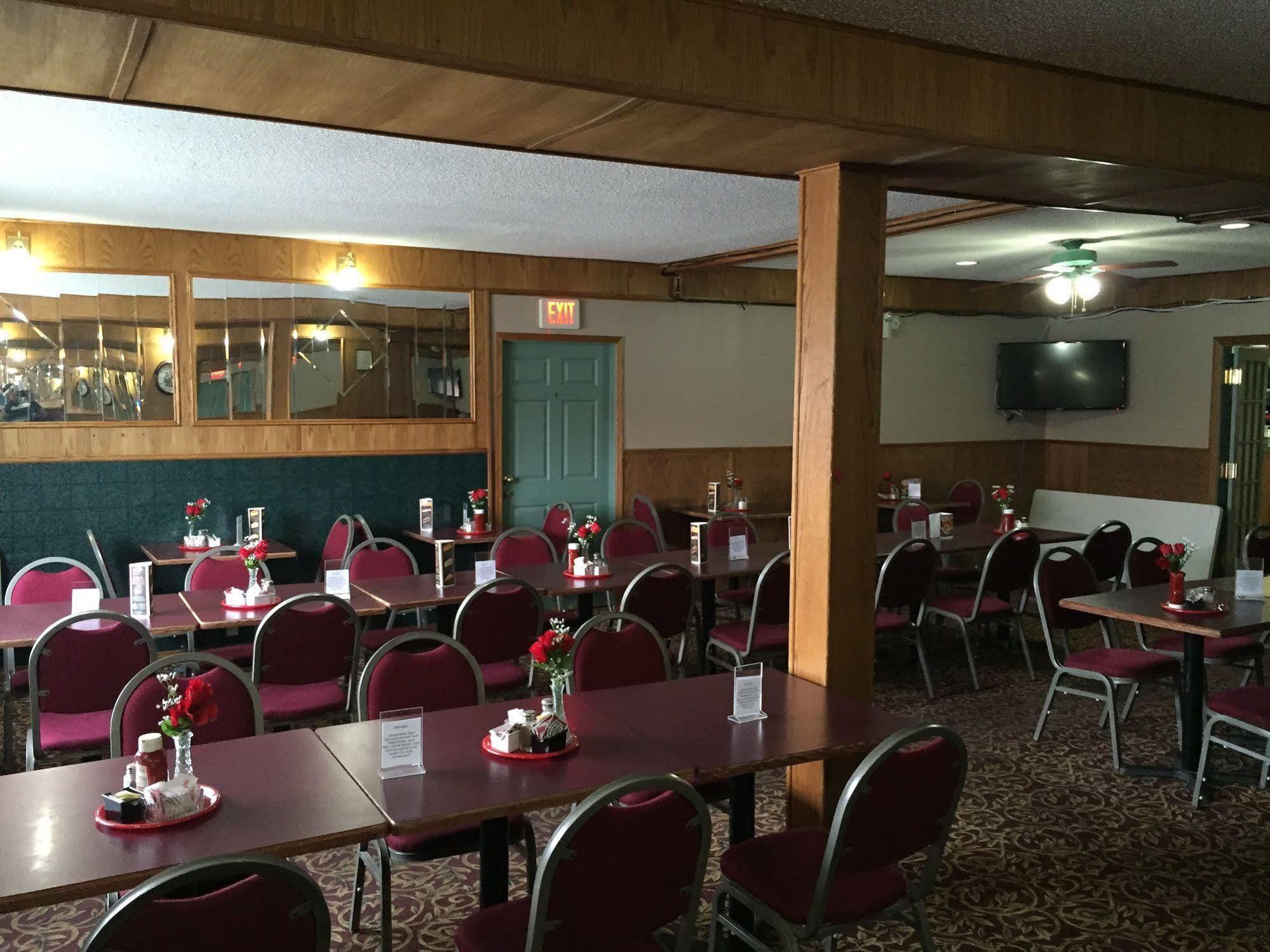 King'S Hotel & Motel By Elevate Rooms Shaunavon Exteriör bild
