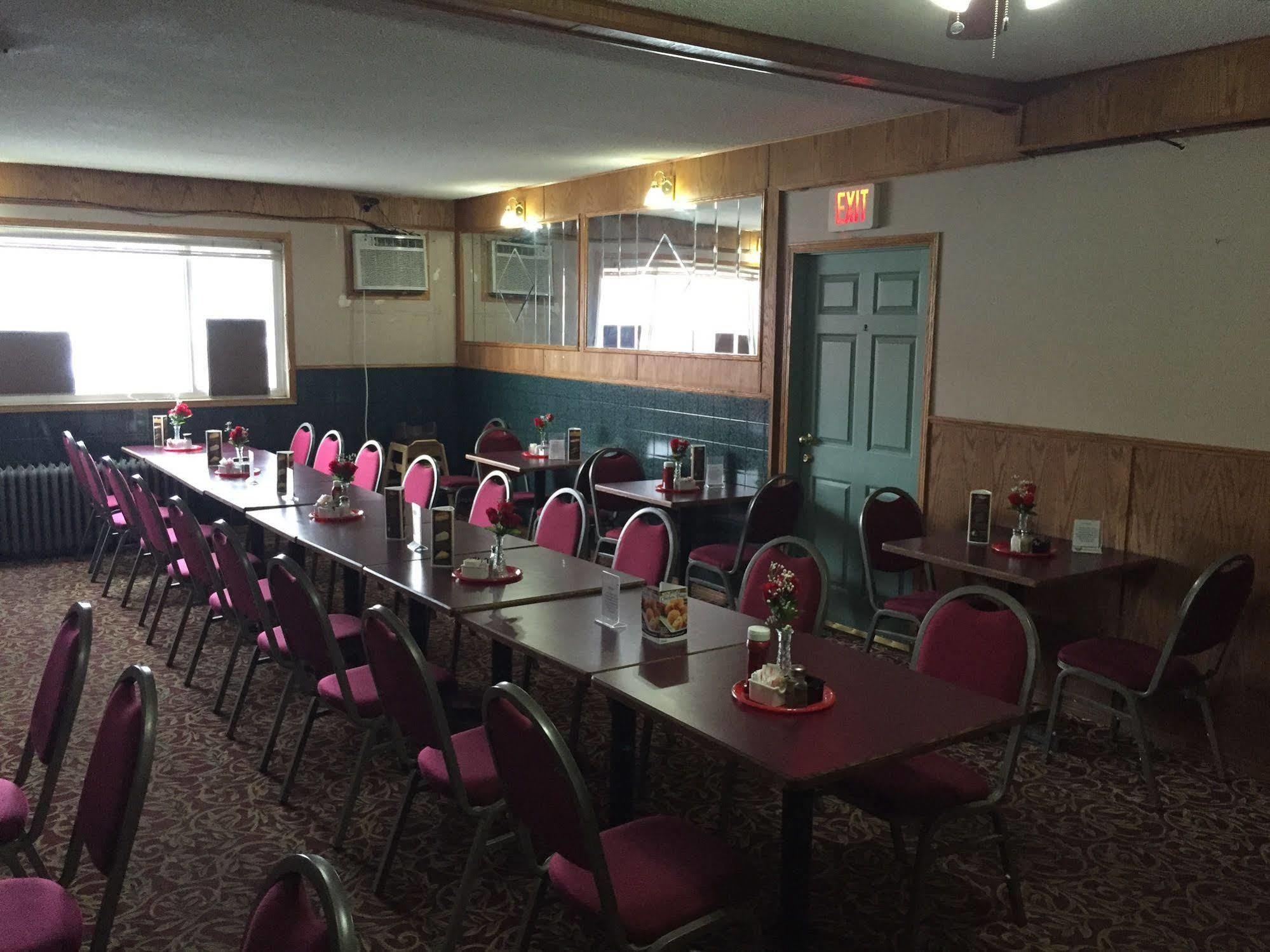 King'S Hotel & Motel By Elevate Rooms Shaunavon Exteriör bild